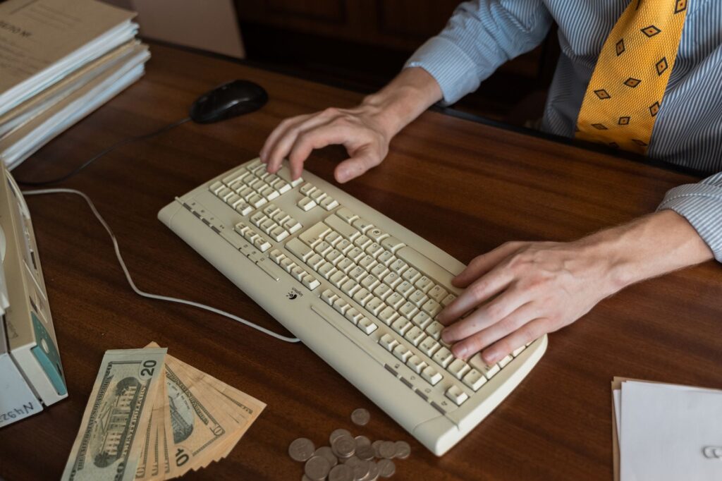 FBI hunts $100M Ponzi scheme fraudster in Michigan
